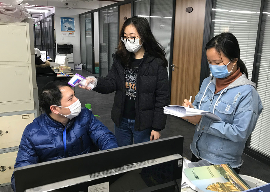 三月，向奮戰(zhàn)在抗疫一線的“雷鋒”們致敬