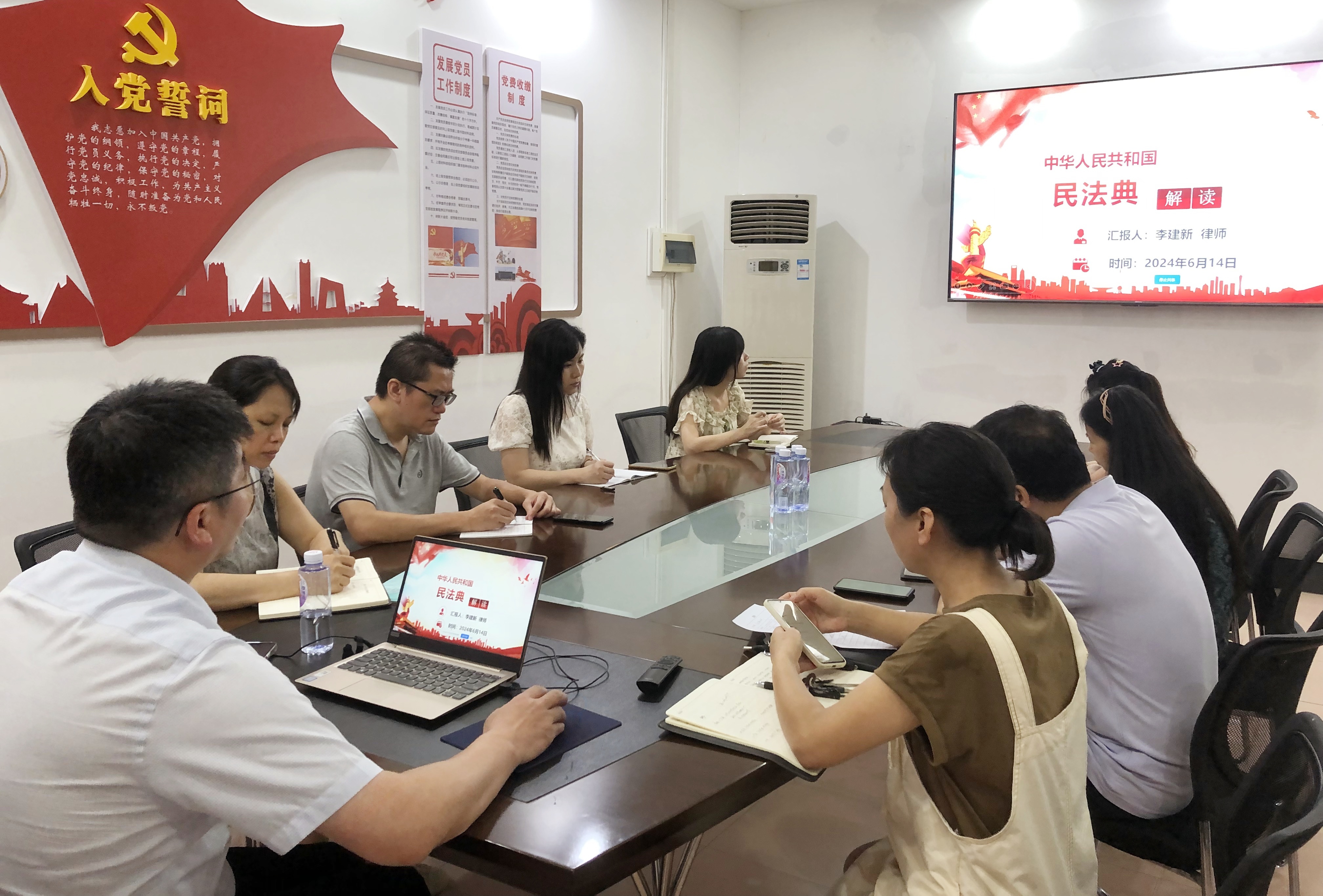 韻陽(yáng)文化公司開(kāi)展“弘揚(yáng)民法典精神，護(hù)航新時(shí)代”民法典專題解讀培訓(xùn)1_副本.jpg